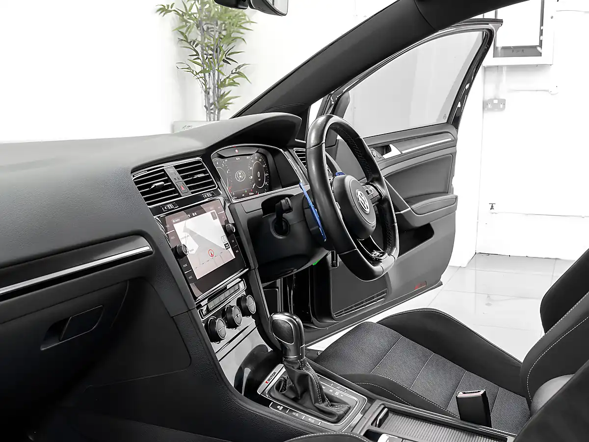 Used 2019 Volkswagen Golf R Deep Black Pearl - Interior and Exterior details 17