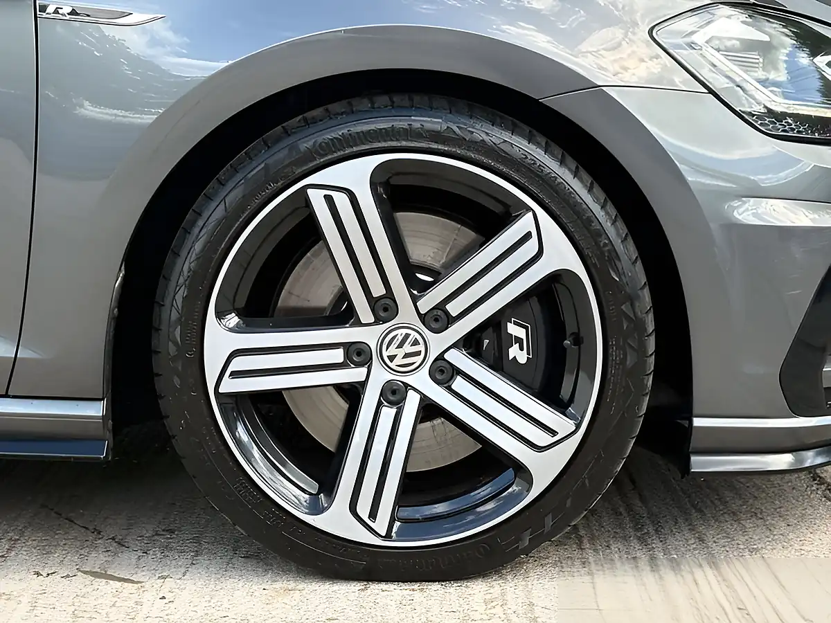 Used 2019 Volkswagen Golf R Indium Grey - Interior and Exterior details 12