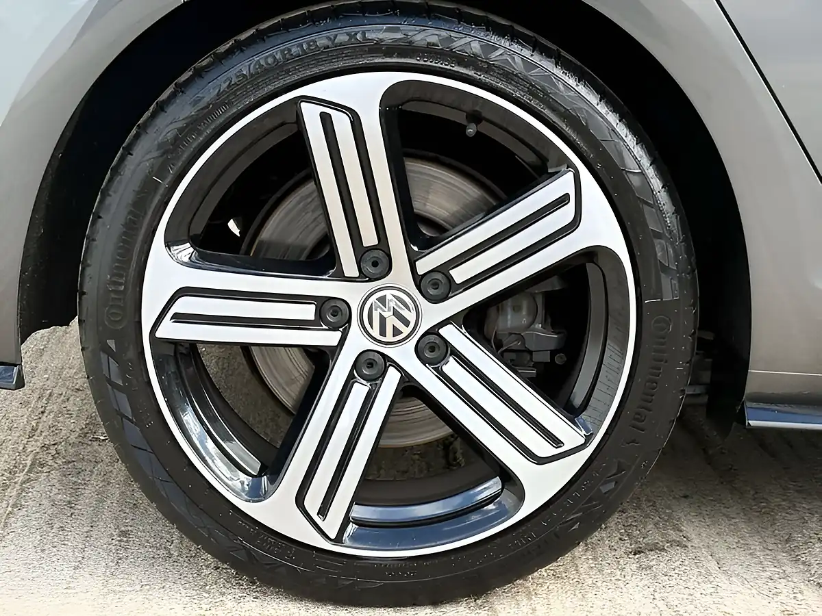 Used 2019 Volkswagen Golf R Indium Grey - Interior and Exterior details 15
