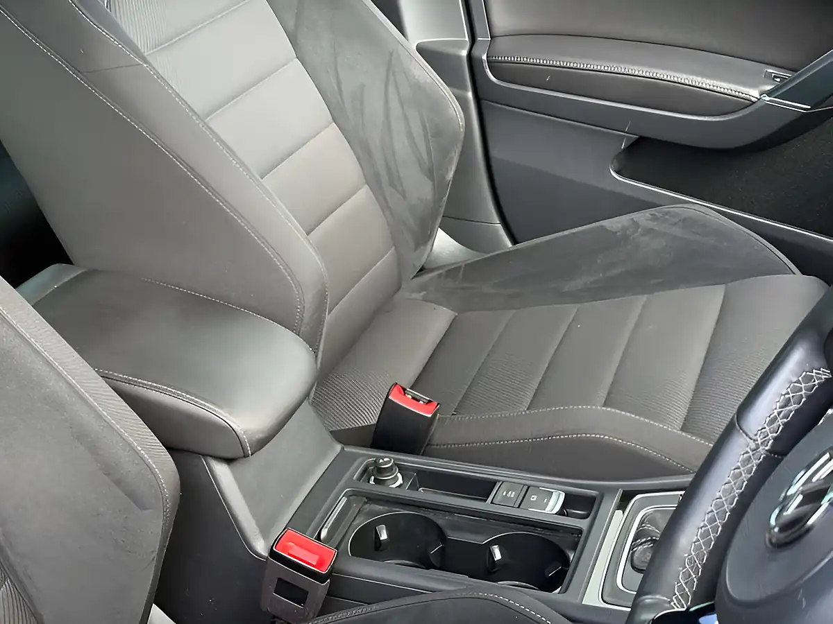 Used 2019 Volkswagen Golf R Indium Grey - Interior and Exterior details 17