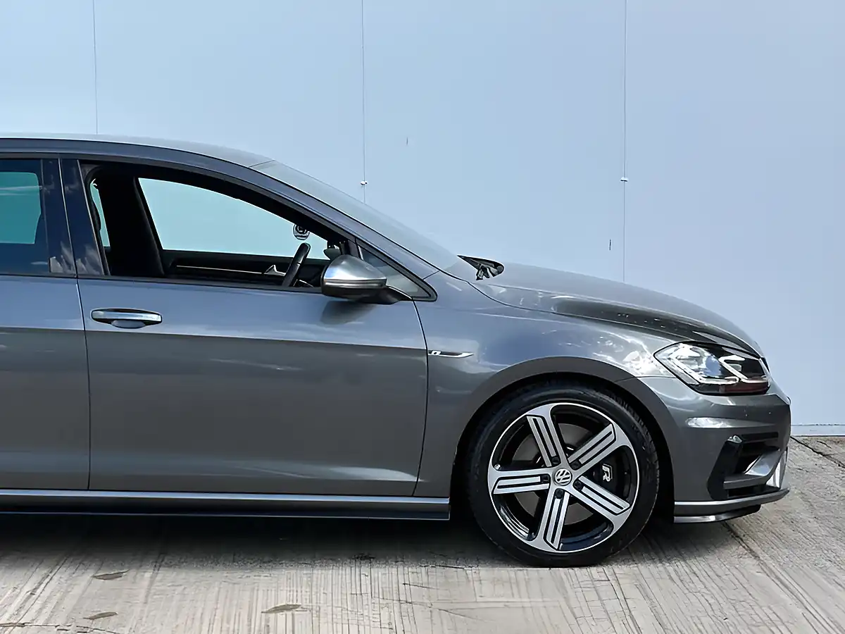 Used 2019 Volkswagen Golf R Indium Grey - Interior and Exterior details 9