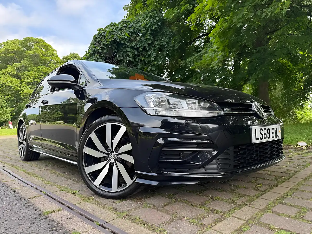 Used 2019 Volkswagen Golf R-Line Black - Front View