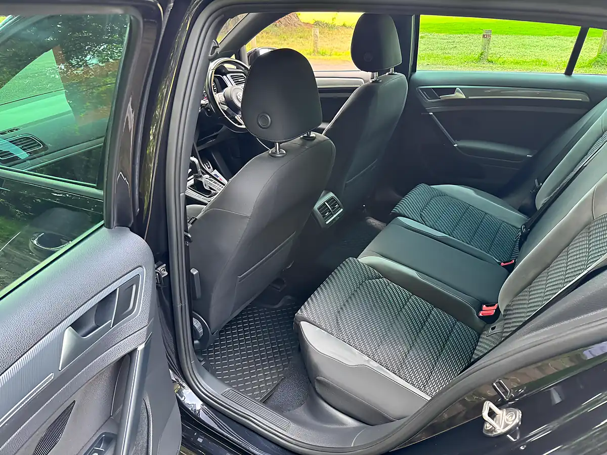 Used 2019 Volkswagen Golf R-Line Black - Interior and Exterior details 10