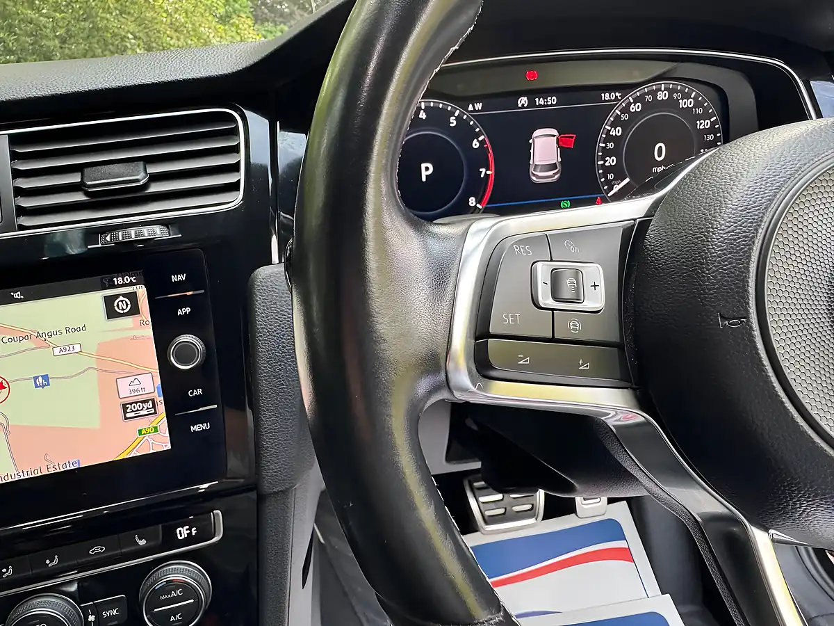 Used 2019 Volkswagen Golf R-Line Black - Interior and Exterior details 19