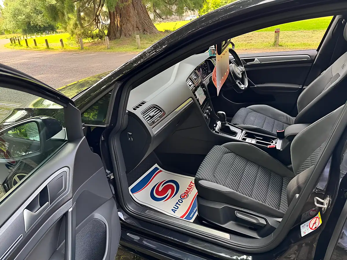 Used 2019 Volkswagen Golf R-Line Black - Interior and Exterior details 9