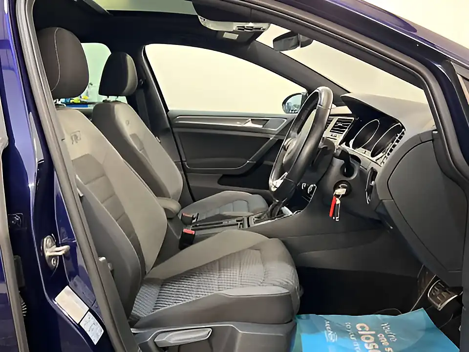 Used 2019 Volkswagen Golf R-Line Blue - Interior and Exterior details 13