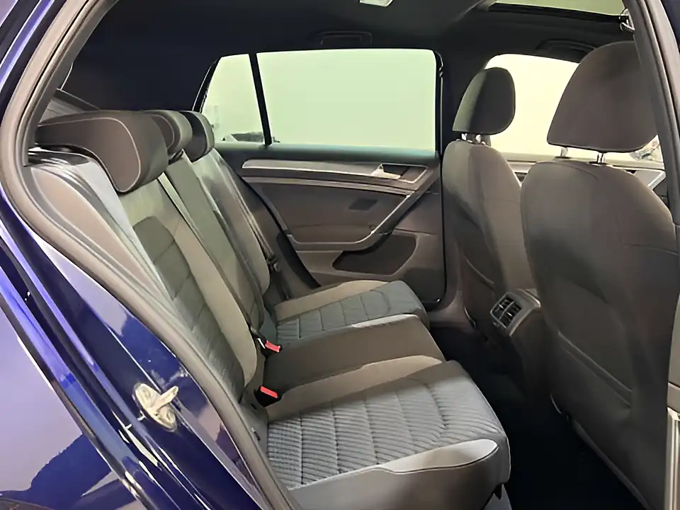 Used 2019 Volkswagen Golf R-Line Blue - Interior and Exterior details 17