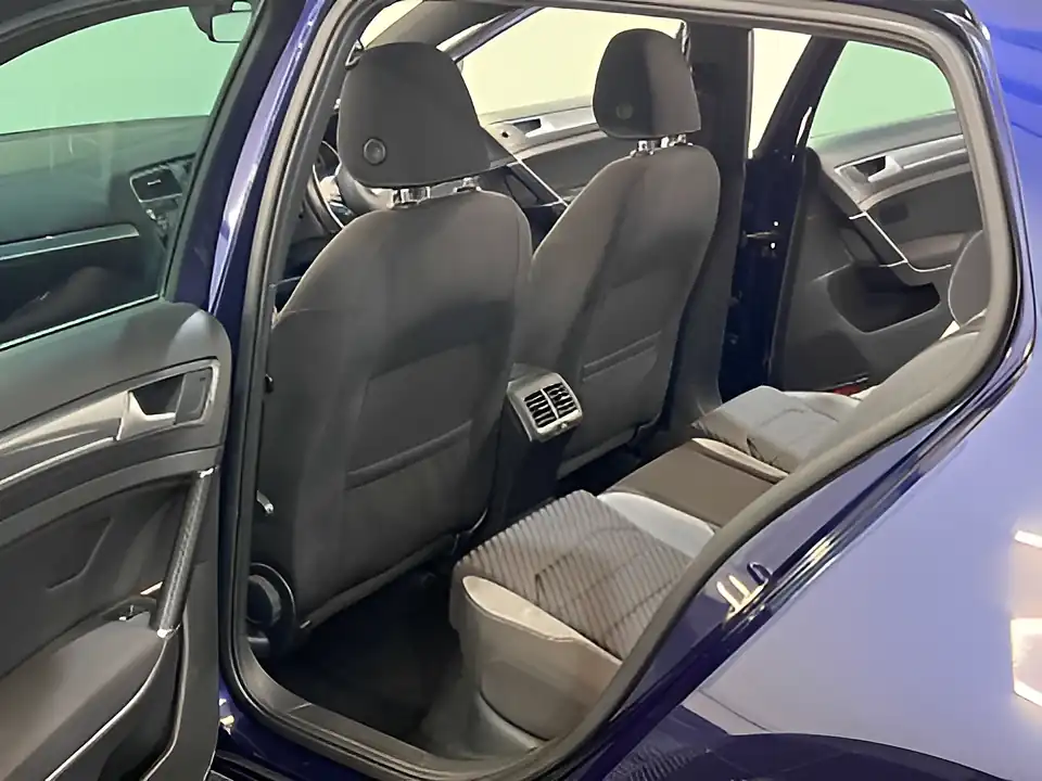 Used 2019 Volkswagen Golf R-Line Blue - Interior and Exterior details 18
