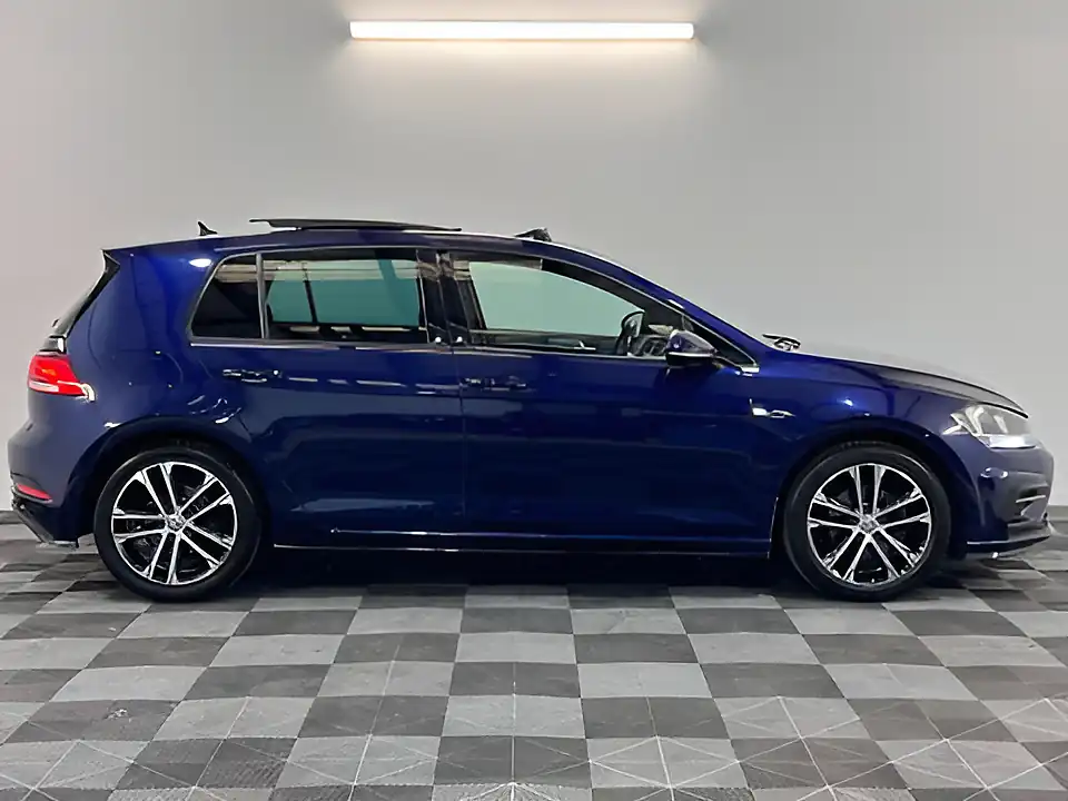 Used 2019 Volkswagen Golf R-Line Blue - Interior and Exterior details 2