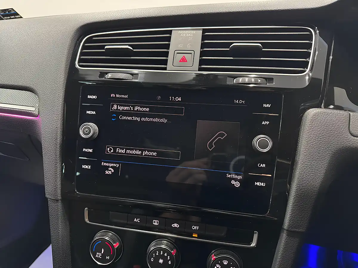 Used 2019 Volkswagen Golf R-Line Blue - Interior and Exterior details 15