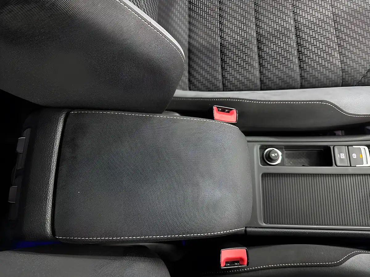 Used 2019 Volkswagen Golf R-Line Blue - Interior and Exterior details 16