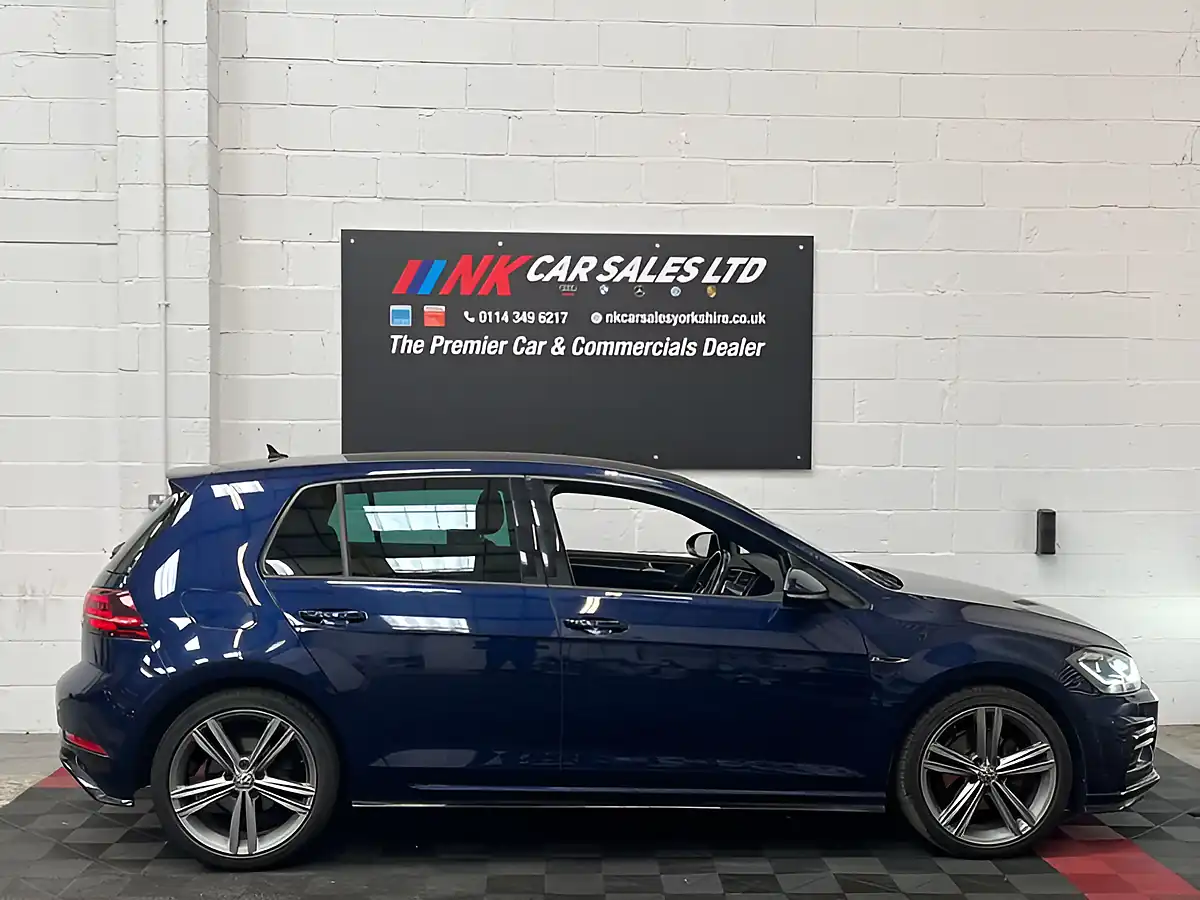 Used 2019 Volkswagen Golf R-Line Blue - Interior and Exterior details 4