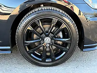 Used 2019 Volkswagen Golf R-Line Deep Black - Interior and Exterior details 10