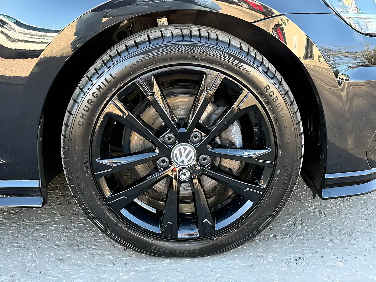 Used 2019 Volkswagen Golf R-Line Deep Black - Interior and Exterior details 10