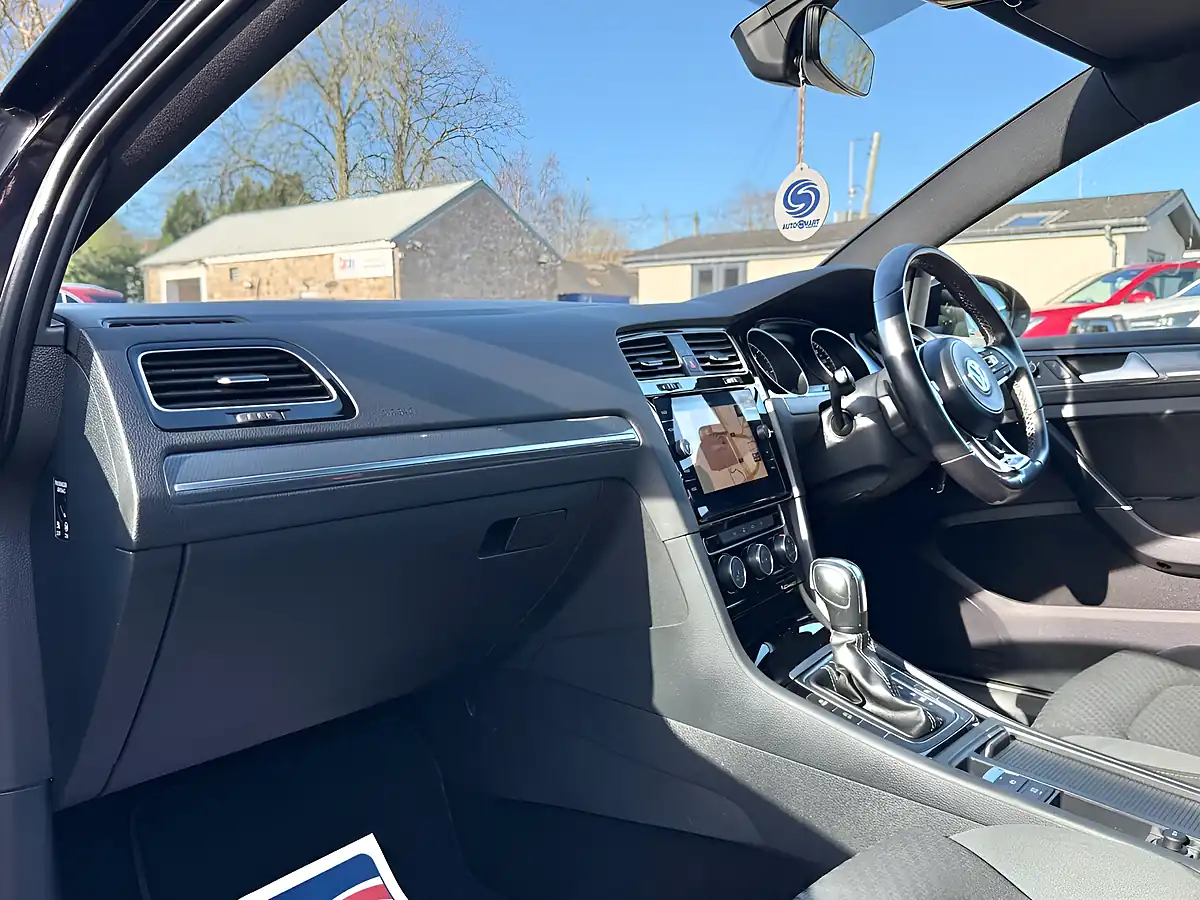 Used 2019 Volkswagen Golf R-Line Deep Black - Interior and Exterior details 15