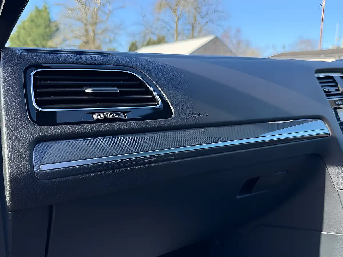 Used 2019 Volkswagen Golf R-Line Deep Black - Interior and Exterior details 16