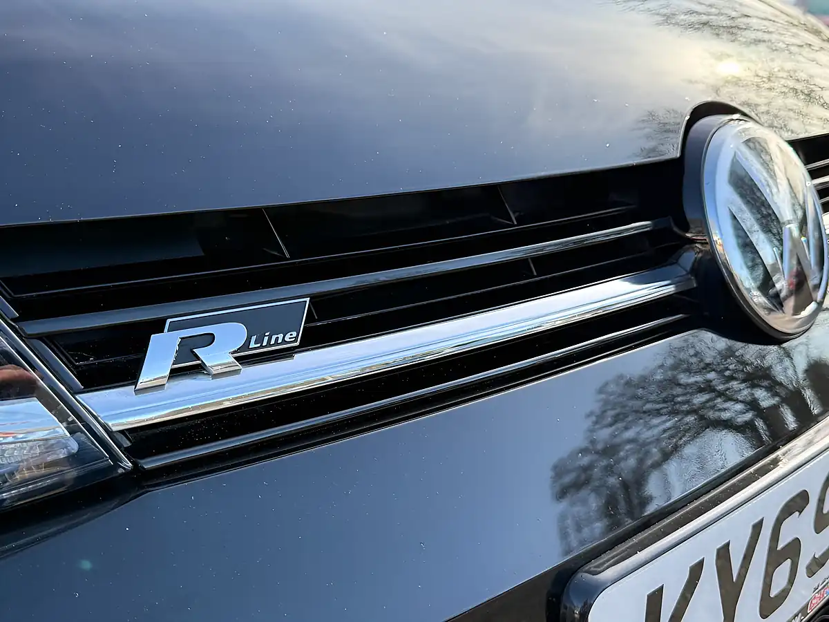 Used 2019 Volkswagen Golf R-Line Deep Black - Interior and Exterior details 9