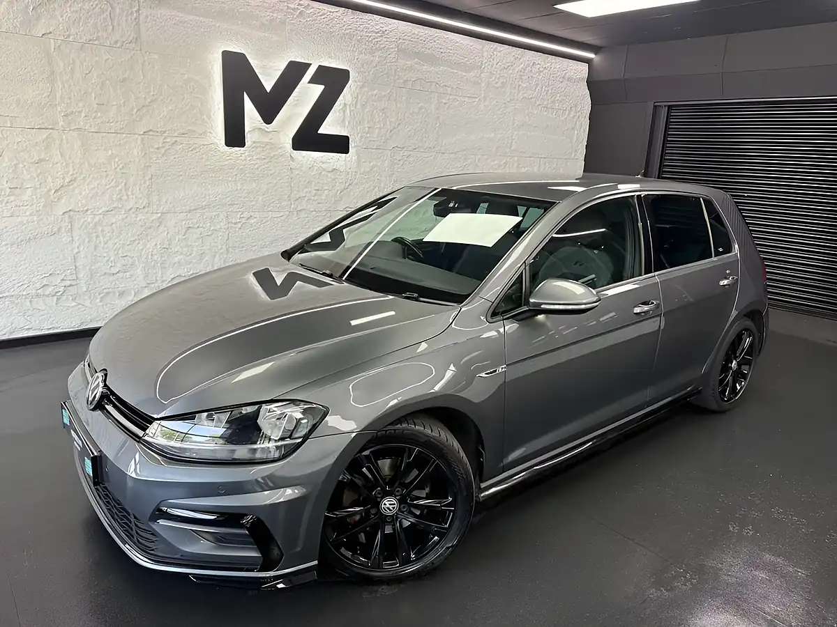Used 2019 Volkswagen Golf R-Line Grey - Front View