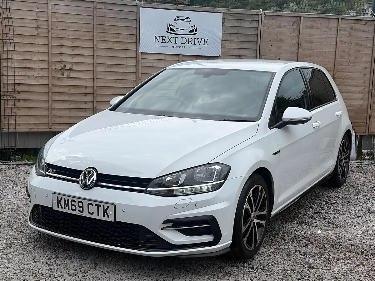 Used 2019 Volkswagen Golf R-Line White - Front View