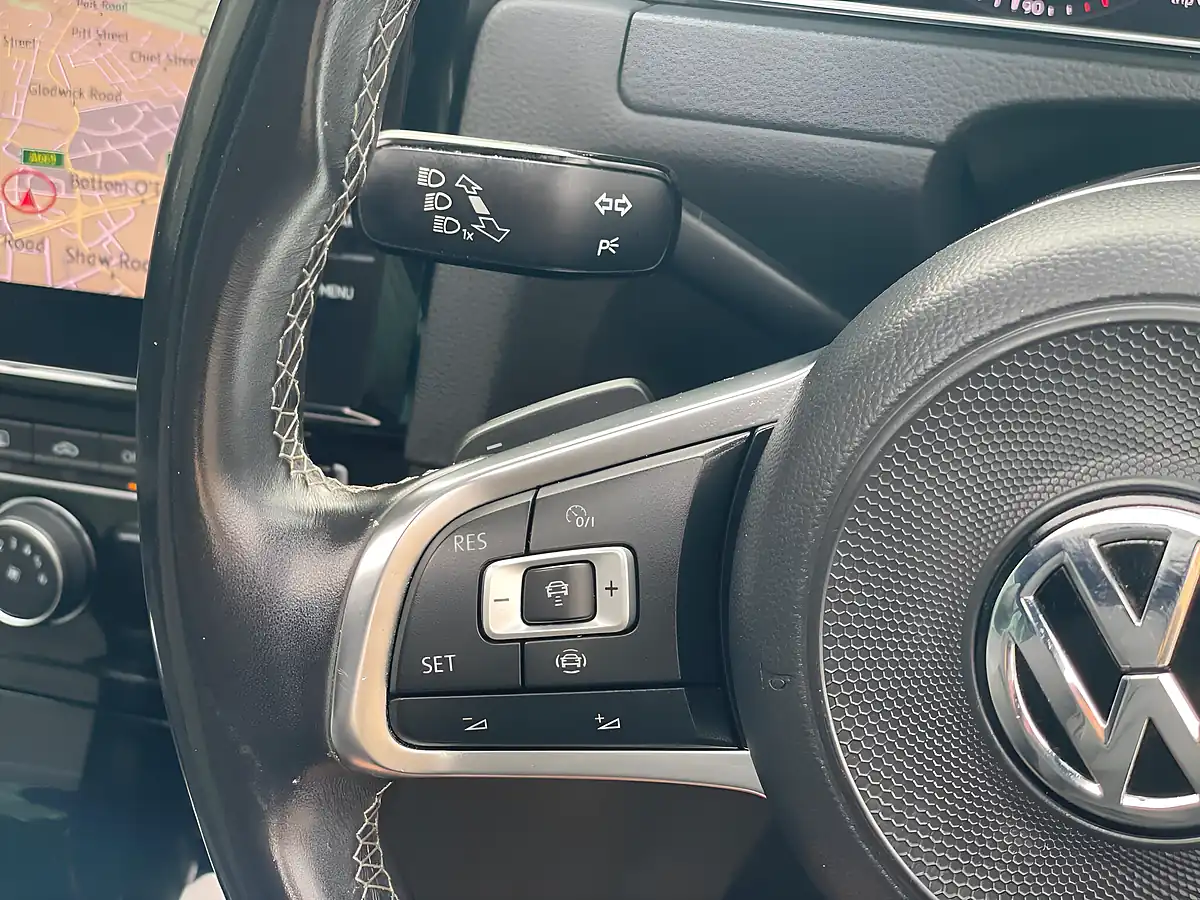 Used 2019 Volkswagen Golf R-Line White - Interior and Exterior details 7