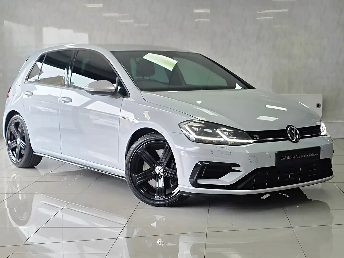 Used 2019 Volkswagen Golf R Silver - Front View