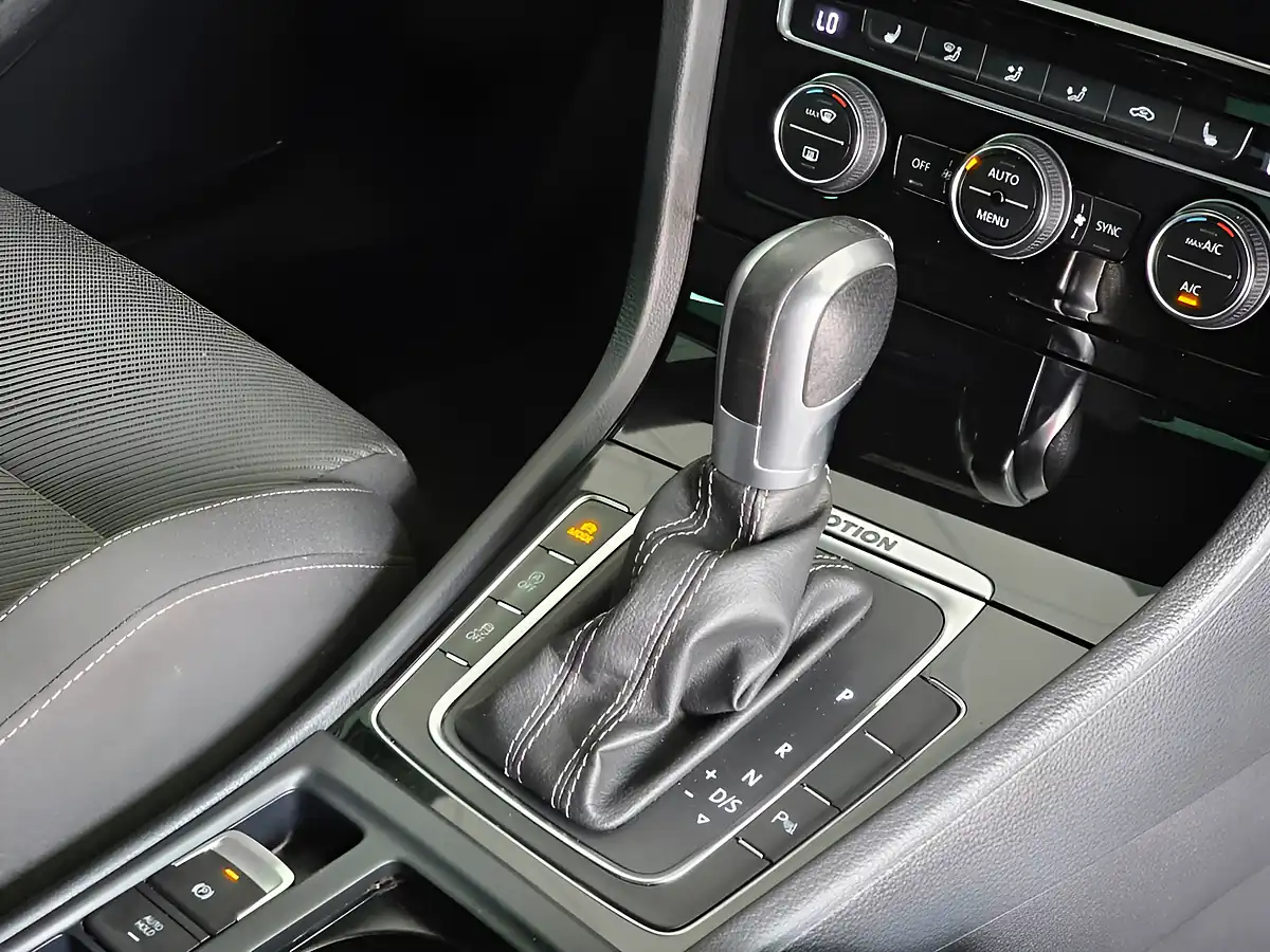 Used 2019 Volkswagen Golf R Silver - Interior and Exterior details 12