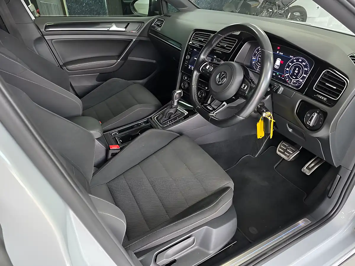Used 2019 Volkswagen Golf R Silver - Interior and Exterior details 5