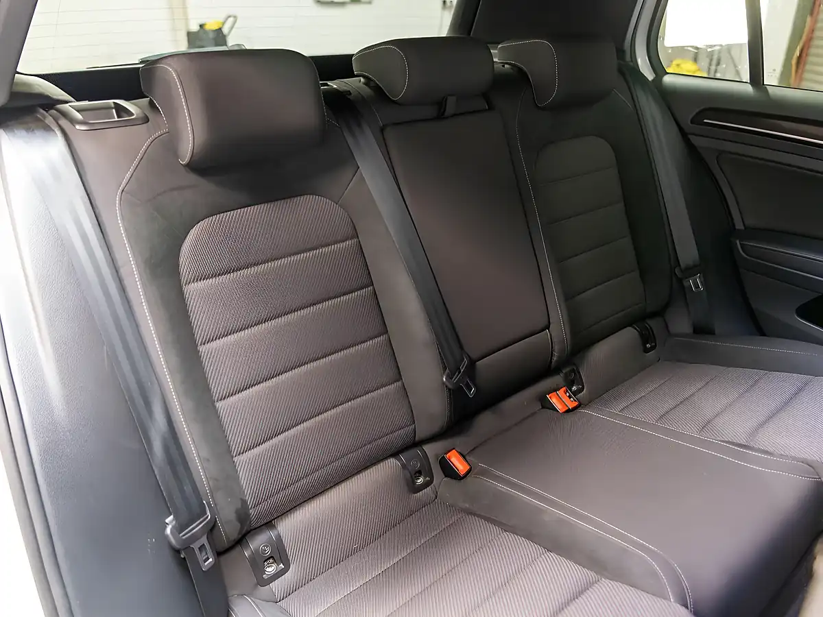 Used 2019 Volkswagen Golf R Silver - Interior and Exterior details 11