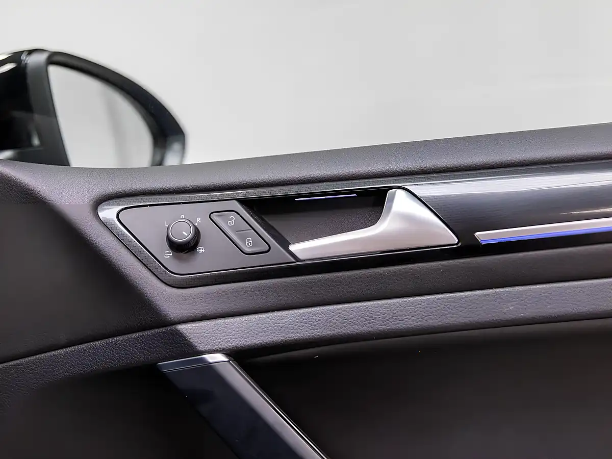 Used 2019 Volkswagen Golf R Silver - Interior and Exterior details 20