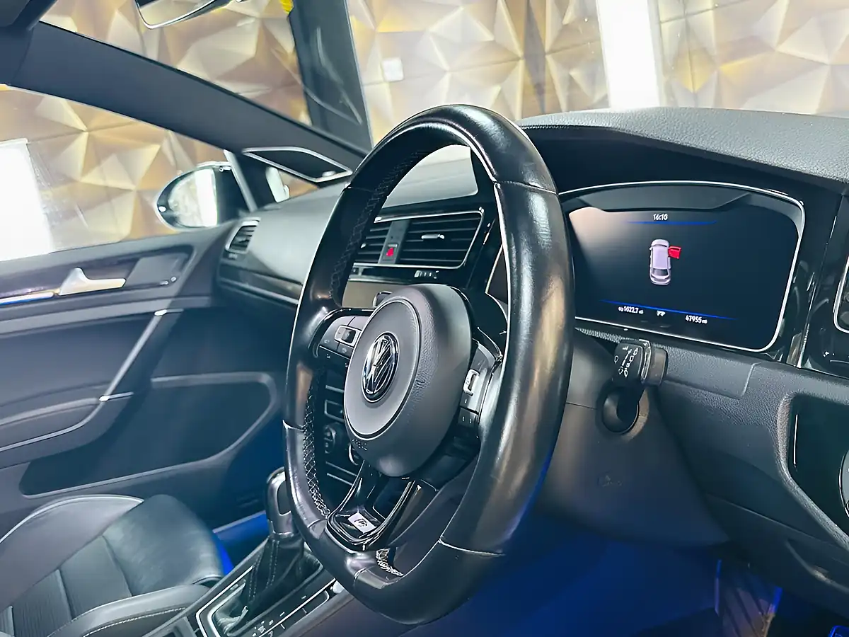 Used 2019 Volkswagen Golf R Silver-White - Interior and Exterior details 15
