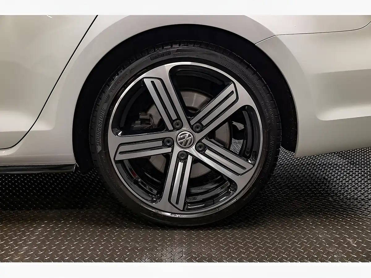 Used 2019 Volkswagen Golf R White - Interior and Exterior details 8