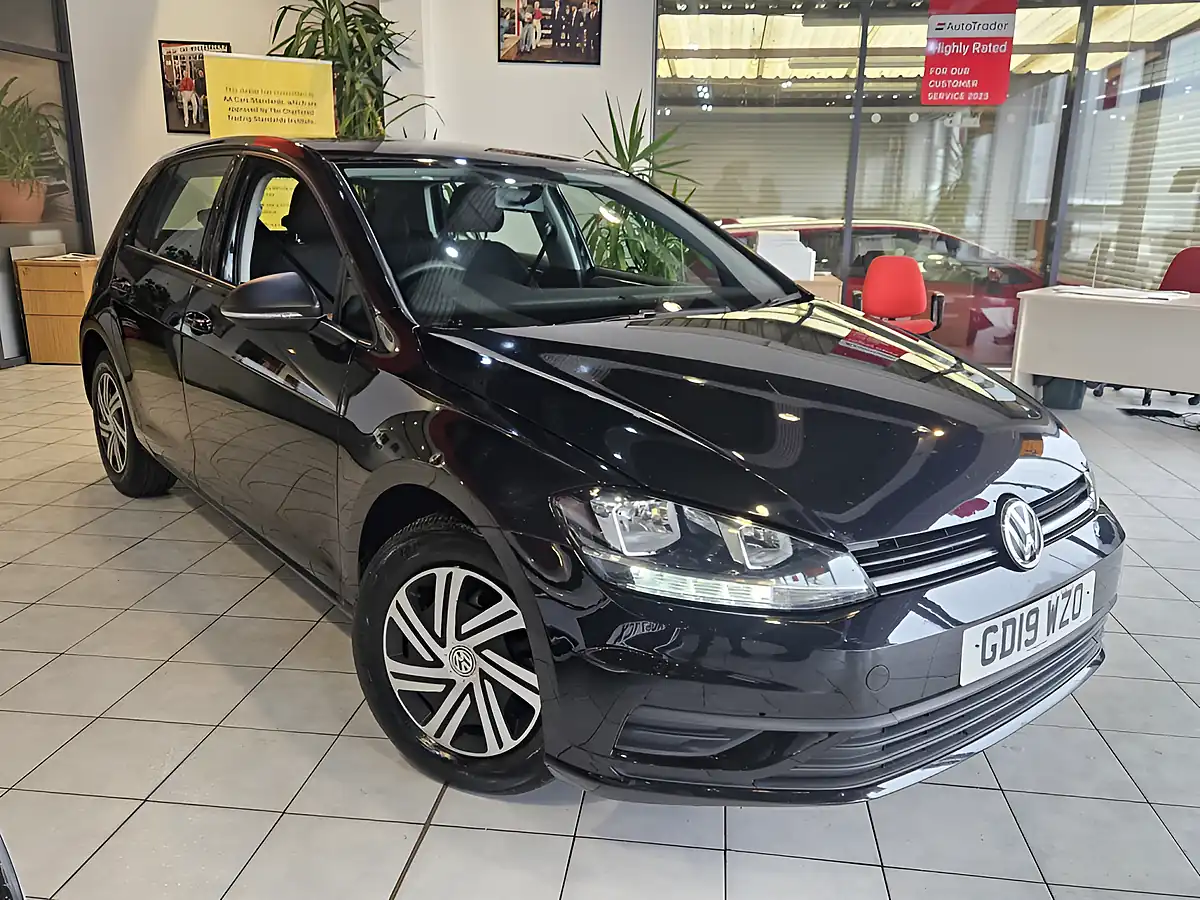 Used 2019 Volkswagen Golf S Black - Front View