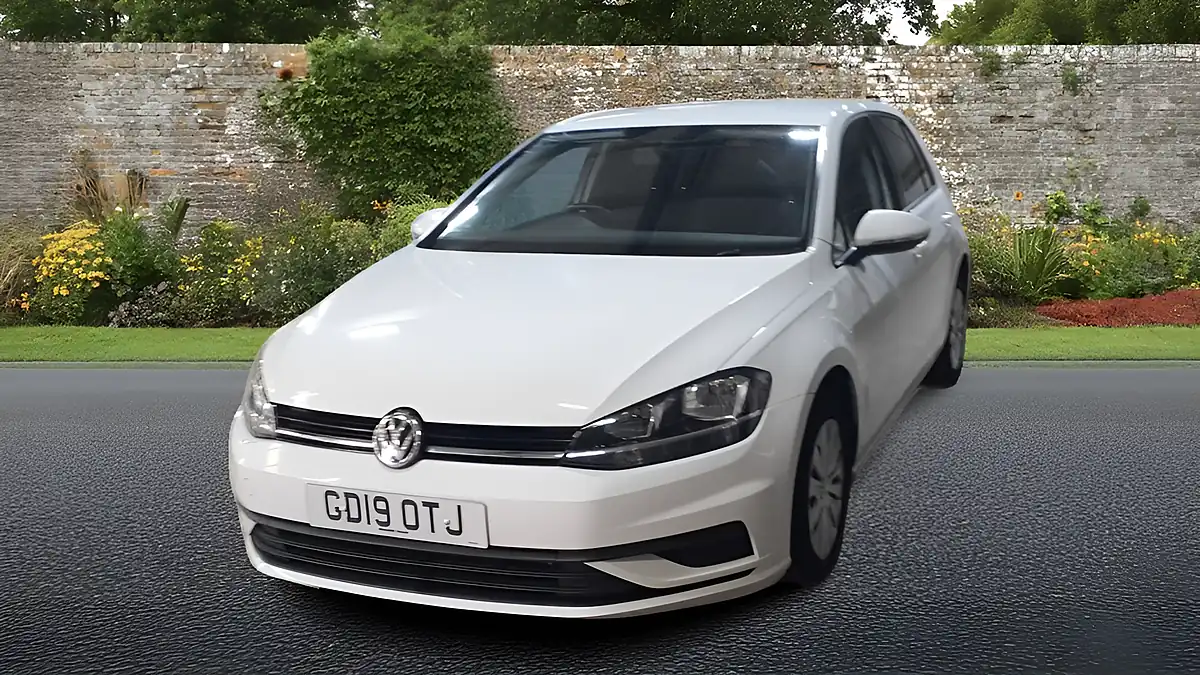 Used 2019 Volkswagen Golf S White - Interior and Exterior details 3