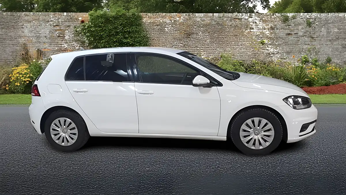 Used 2019 Volkswagen Golf S White - Interior and Exterior details 4