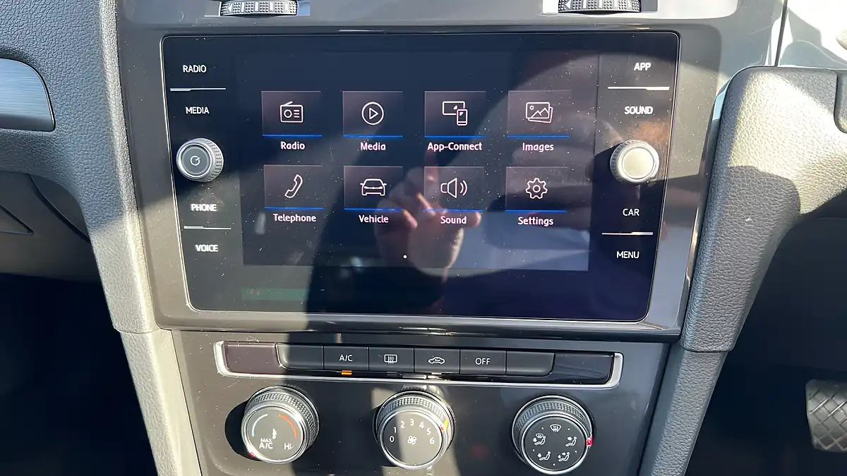 Used 2019 Volkswagen Golf Se Black - Interior and Exterior details 10