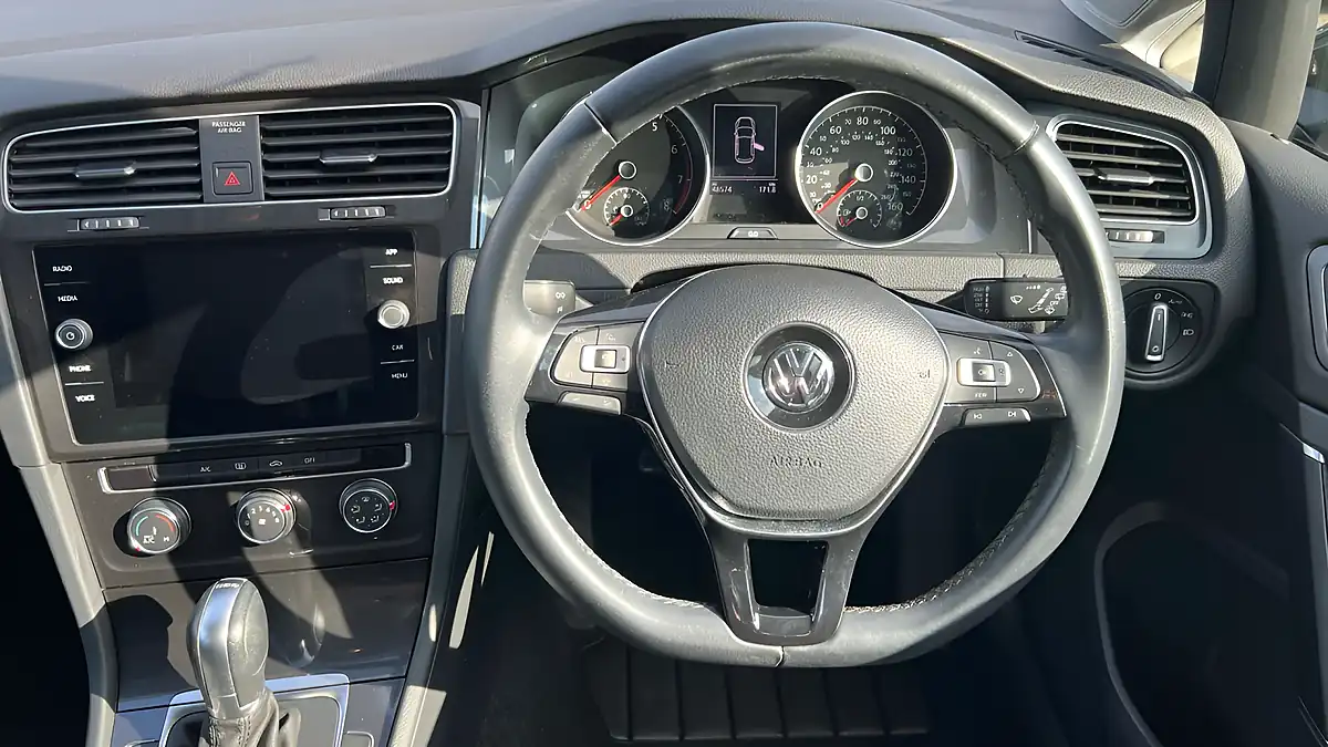 Used 2019 Volkswagen Golf Se Black - Interior and Exterior details 11