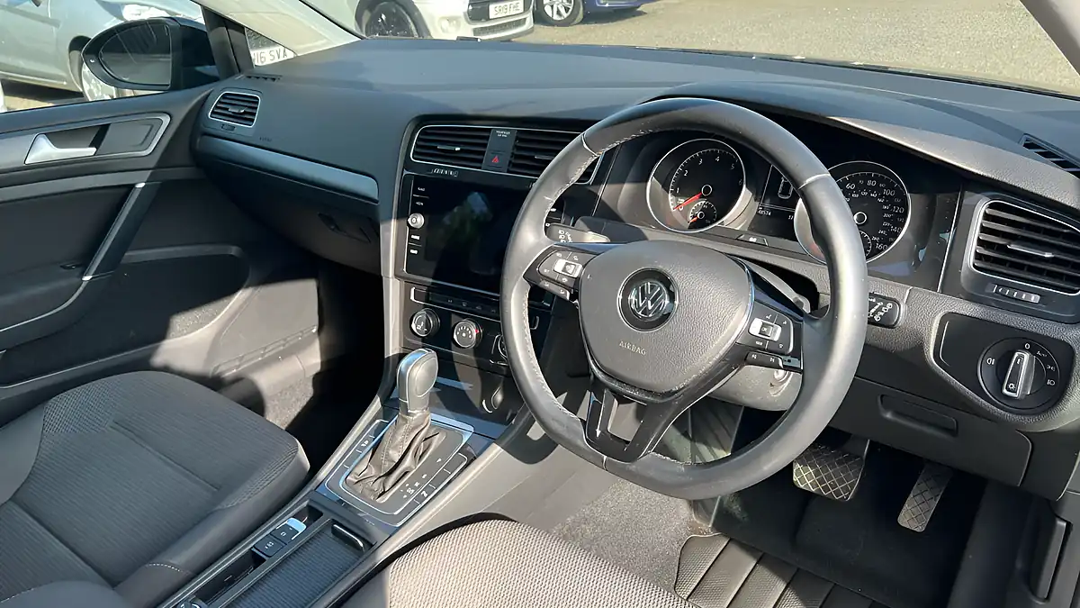 Used 2019 Volkswagen Golf Se Black - Interior and Exterior details 12