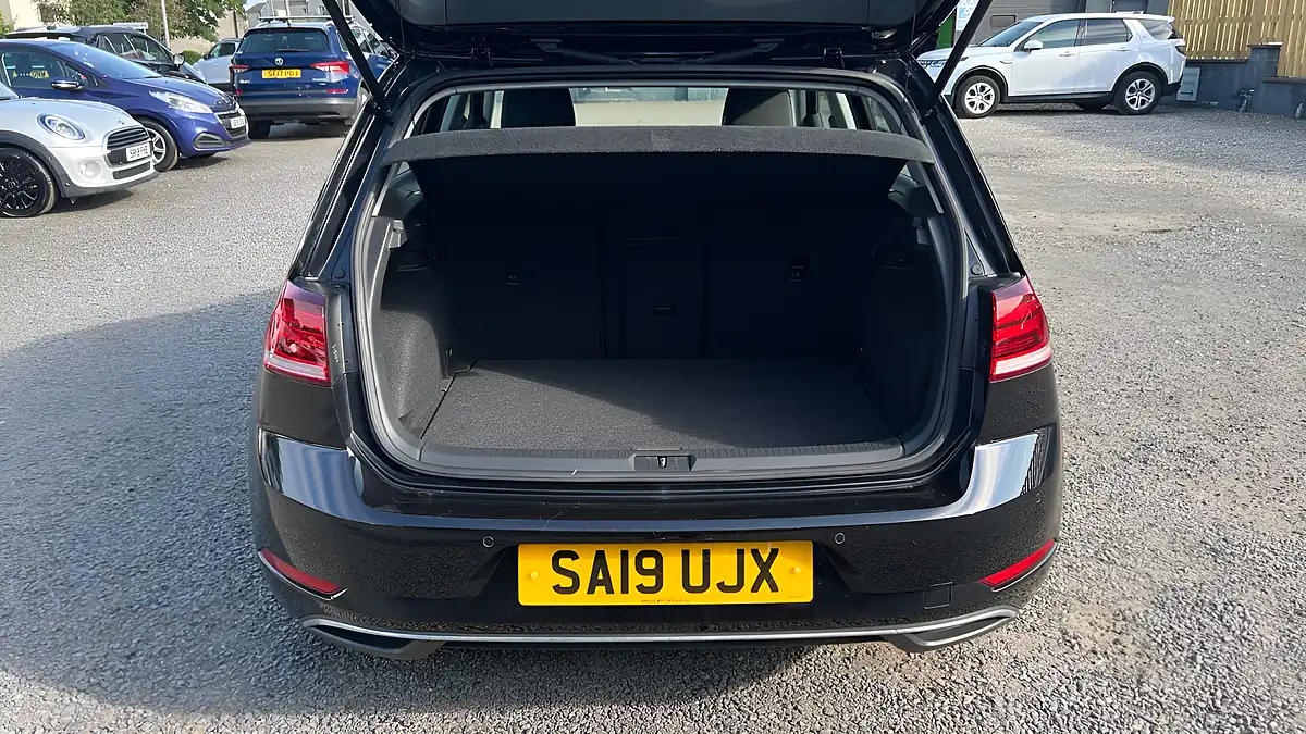 Used 2019 Volkswagen Golf Se Black - Interior and Exterior details 14