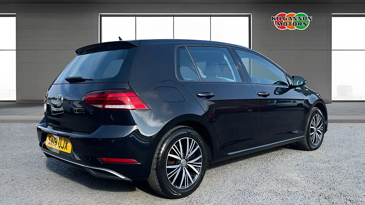 Used 2019 Volkswagen Golf Se Black - Interior and Exterior details 17