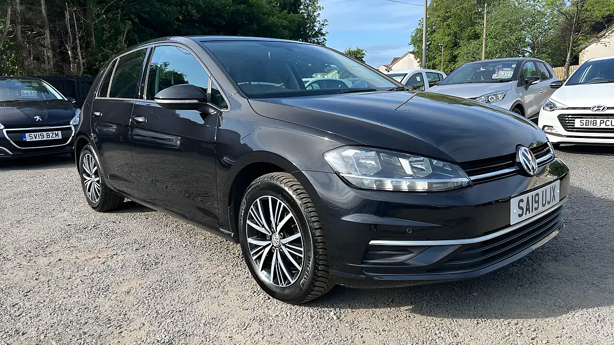 Used 2019 Volkswagen Golf Se Black - Interior and Exterior details 18