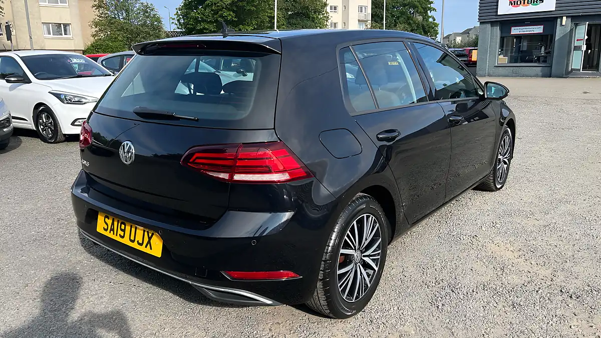 Used 2019 Volkswagen Golf Se Black - Interior and Exterior details 20