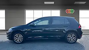 Used 2019 Volkswagen Golf Se Black - Interior and Exterior details 3