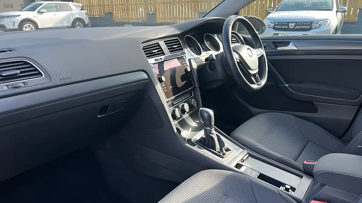 Used 2019 Volkswagen Golf Se Black - Interior and Exterior details 6