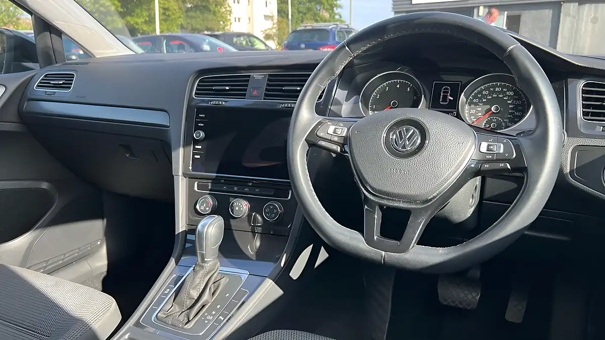 Used 2019 Volkswagen Golf Se Black - Interior and Exterior details 8