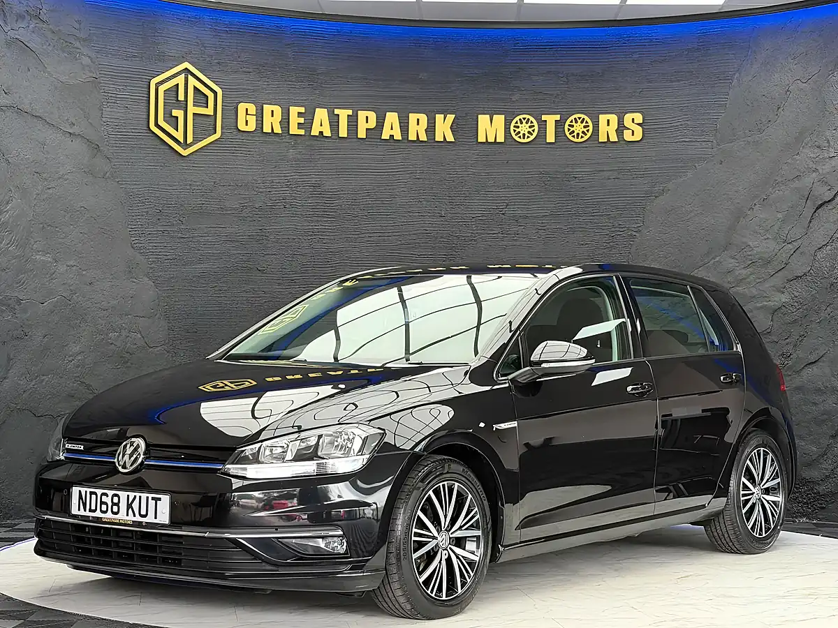Used 2019 Volkswagen Golf Se Black - Front View
