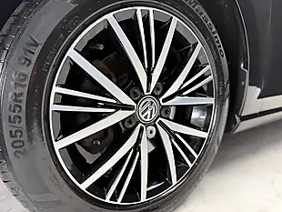 Used 2019 Volkswagen Golf Se Black - Interior and Exterior details 11