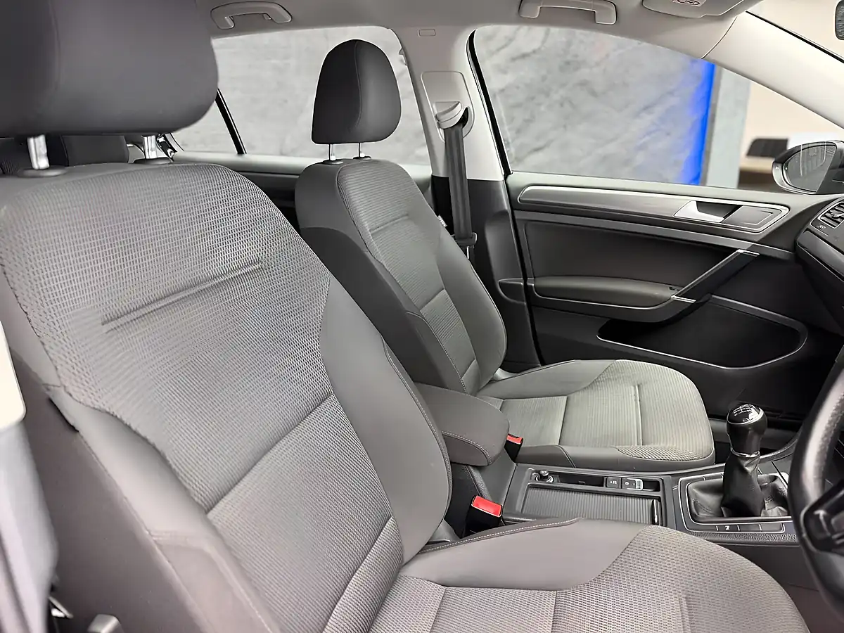 Used 2019 Volkswagen Golf Se Black - Interior and Exterior details 13
