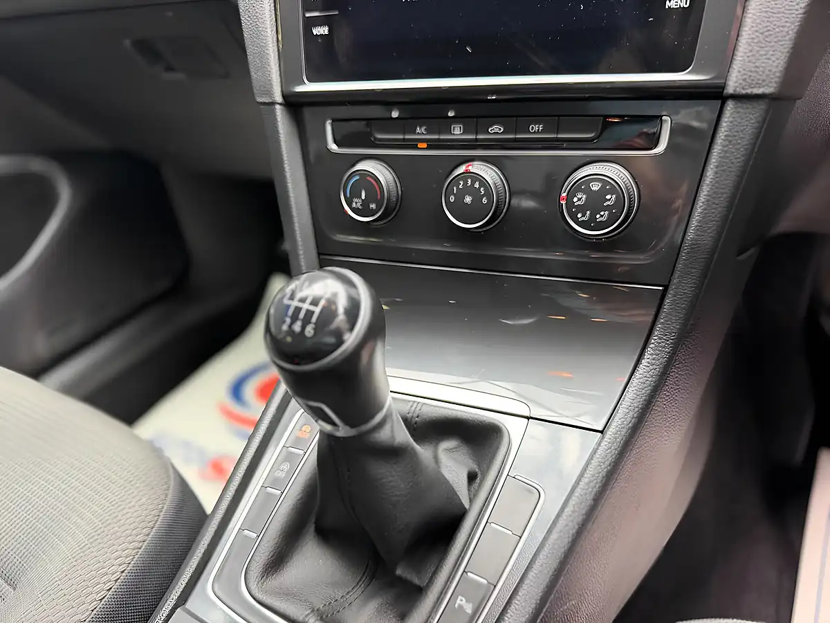 Used 2019 Volkswagen Golf Se Black - Interior and Exterior details 15