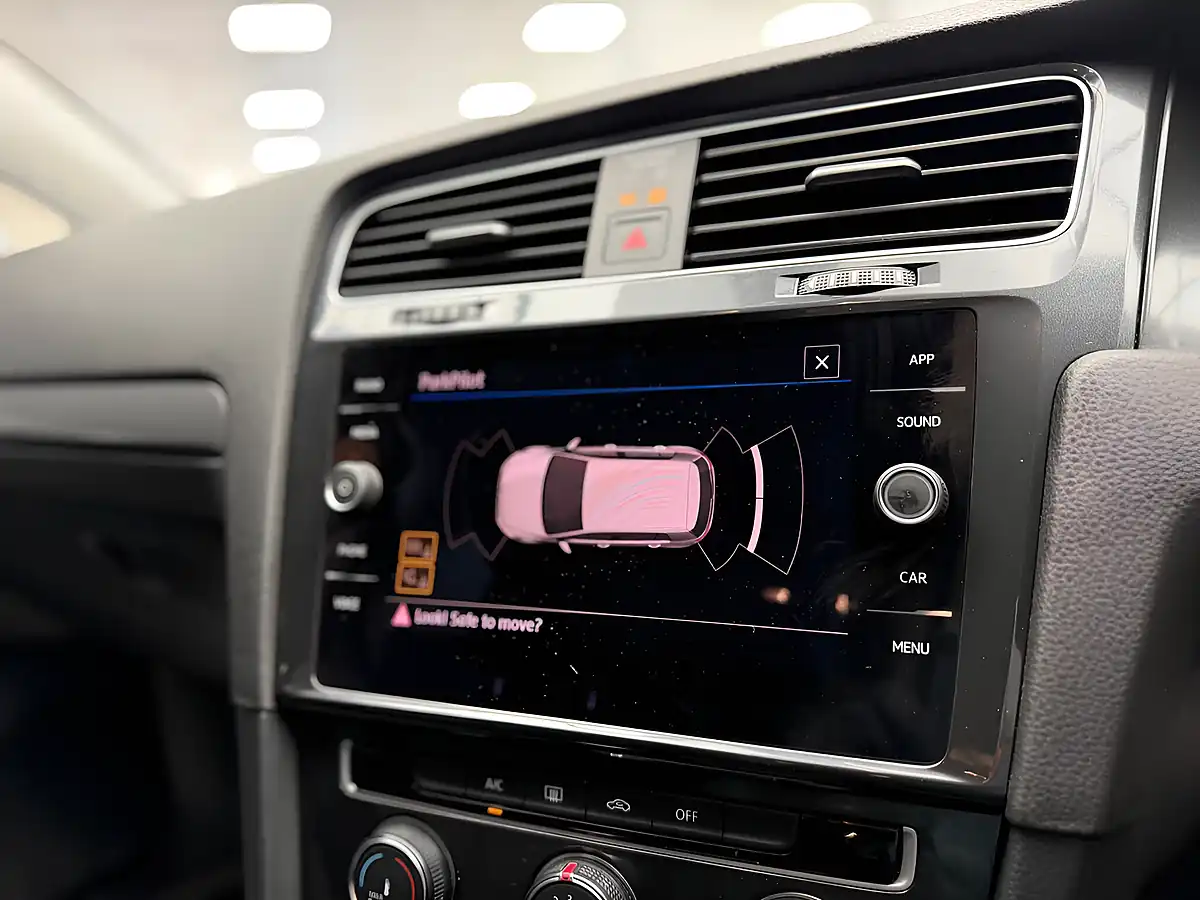 Used 2019 Volkswagen Golf Se Black - Interior and Exterior details 16