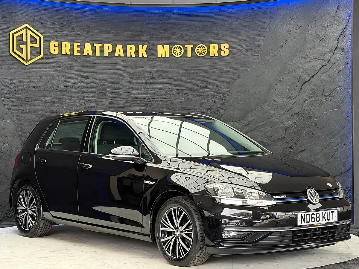 Used 2019 Volkswagen Golf Se Black - Interior and Exterior details 3